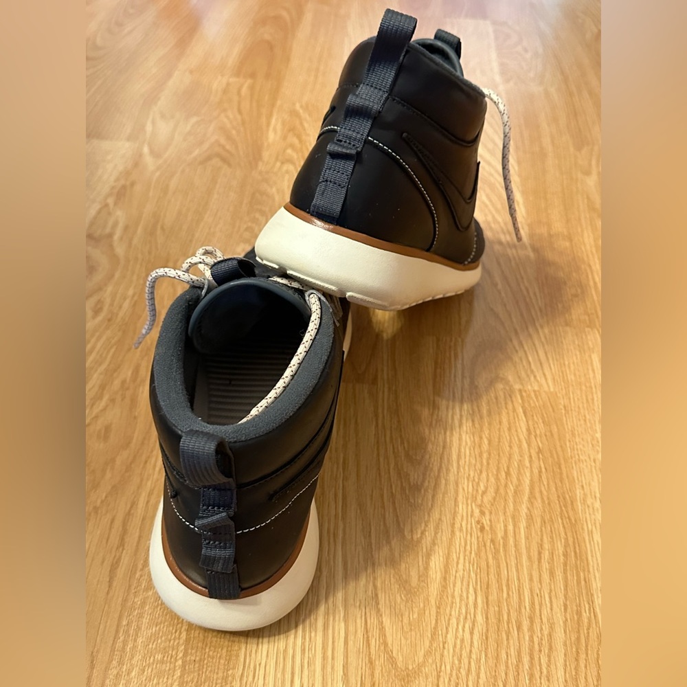 Nike Roshe Run Sneakerboot QS Quilted Black Gray